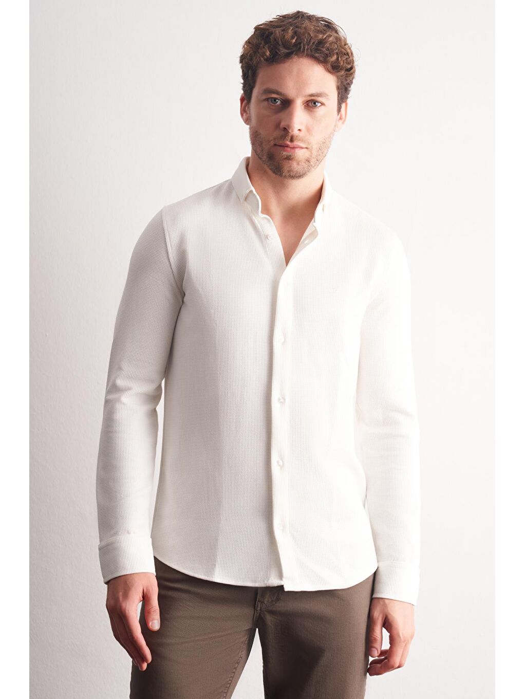 Beyaz Smart Düğmeli Yaka Uzun Kol Cepsiz Slim Fit Casual Gömlek 1004255167-2