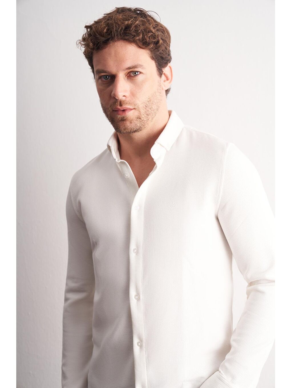 Beyaz Smart Düğmeli Yaka Uzun Kol Cepsiz Slim Fit Casual Gömlek 1004255167-3