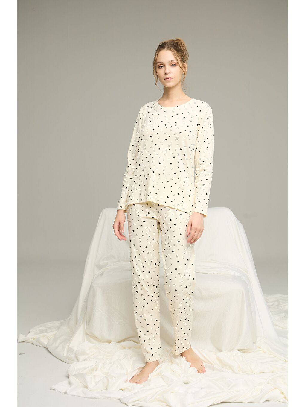 Ekru Kalp Desenli Pamuklu Bisiklet Yaka Örme Pijama Takım25241142