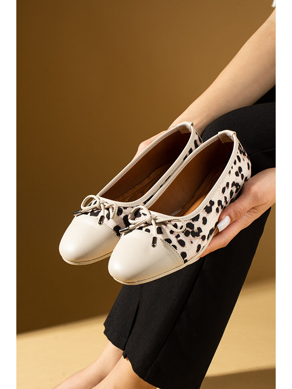 Bej Fiyonk Detaylı Rahat Kalıp Leopar Desenli Kadın Babet 57-38-25Leopar