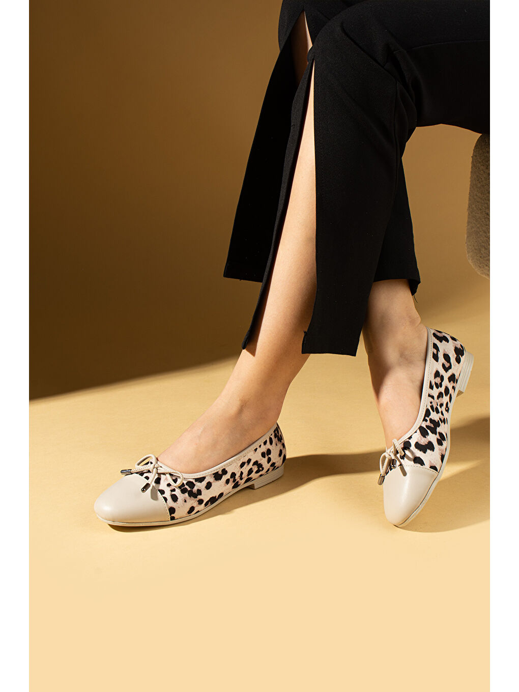 Bej Fiyonk Detaylı Rahat Kalıp Leopar Desenli Kadın Babet 57-38-25Leopar-1