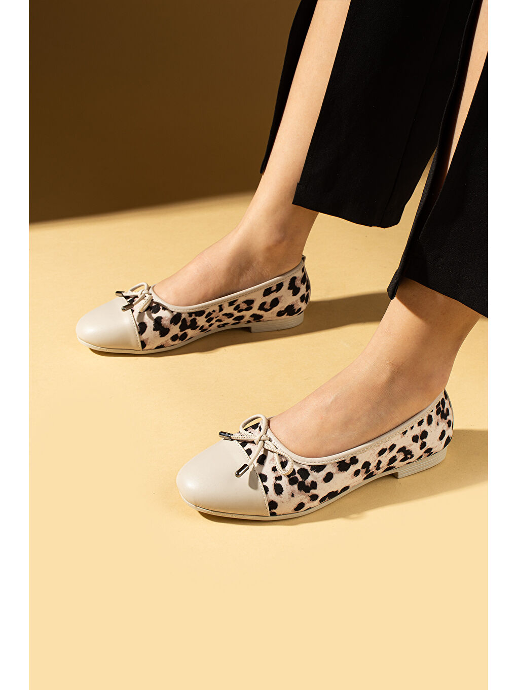 Bej Fiyonk Detaylı Rahat Kalıp Leopar Desenli Kadın Babet 57-38-25Leopar-2