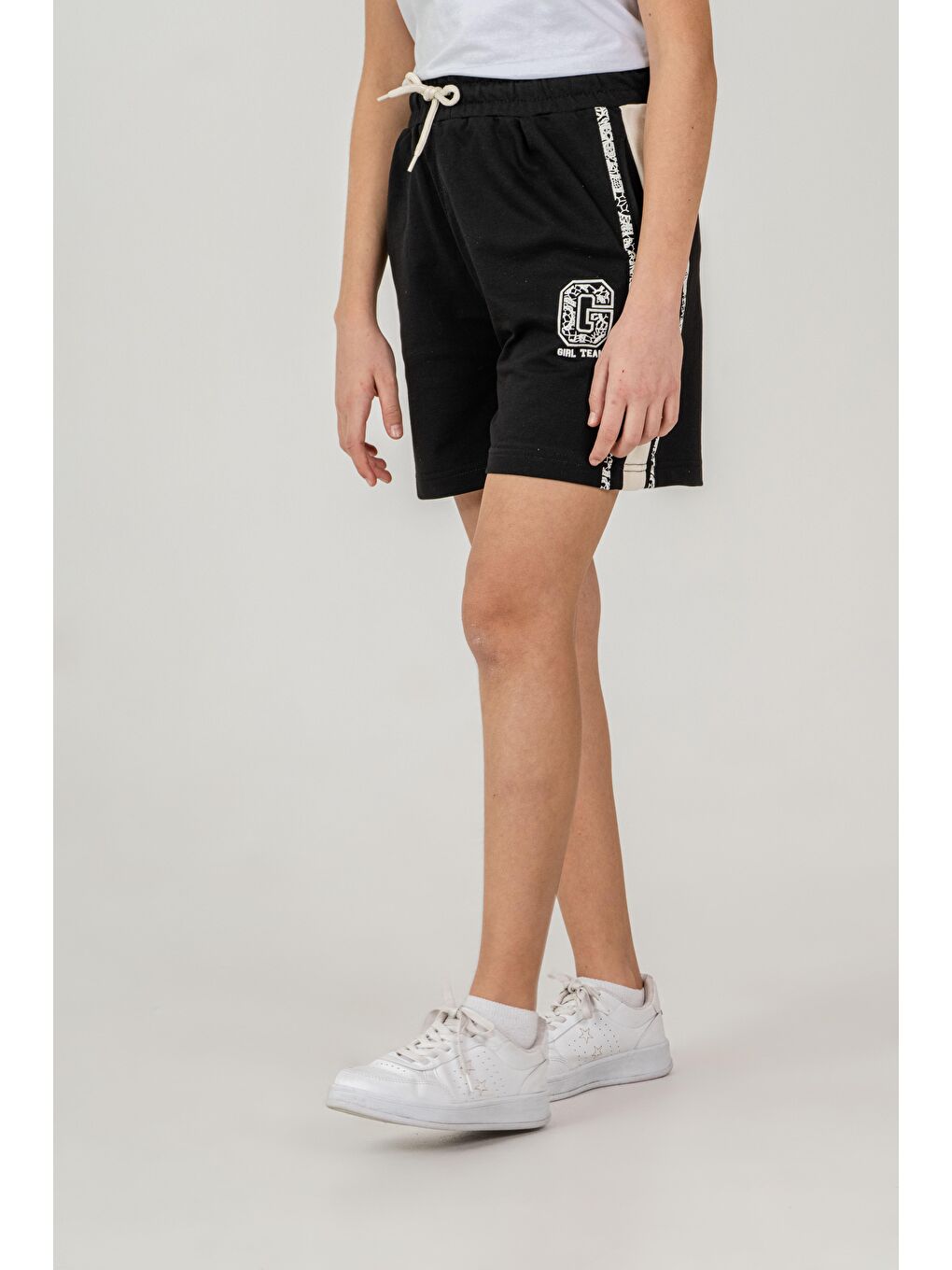 Siyah Girl Team Baskılı Yanlar Garnili Kız Çocuk Şort-2