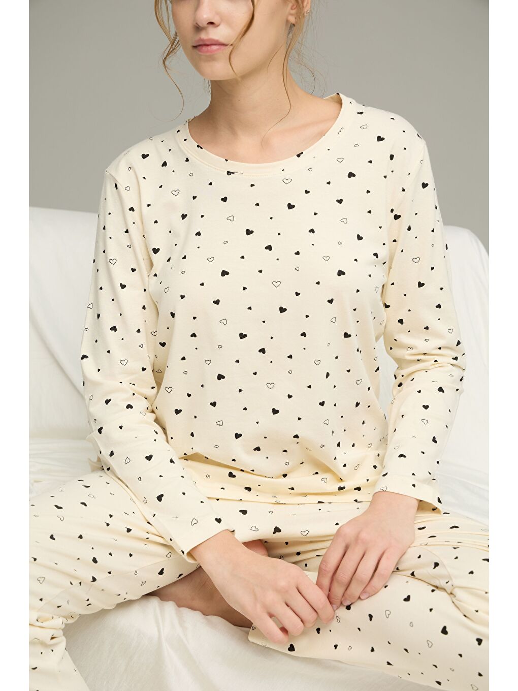 Ekru Kalp Desenli Pamuklu Bisiklet Yaka Örme Pijama Takım25241142-1