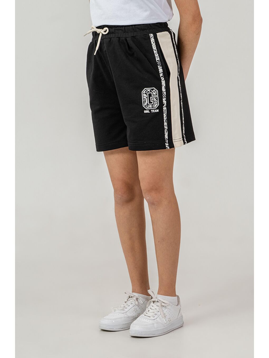 Siyah Girl Team Baskılı Yanlar Garnili Kız Çocuk Şort-3