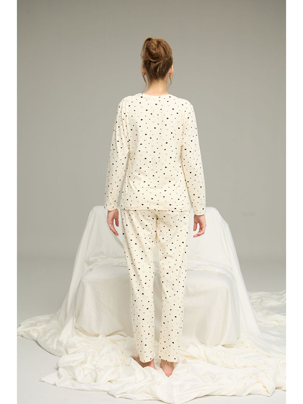 Ekru Kalp Desenli Pamuklu Bisiklet Yaka Örme Pijama Takım25241142-2