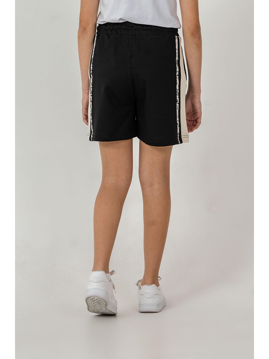 Siyah Girl Team Baskılı Yanlar Garnili Kız Çocuk Şort-5