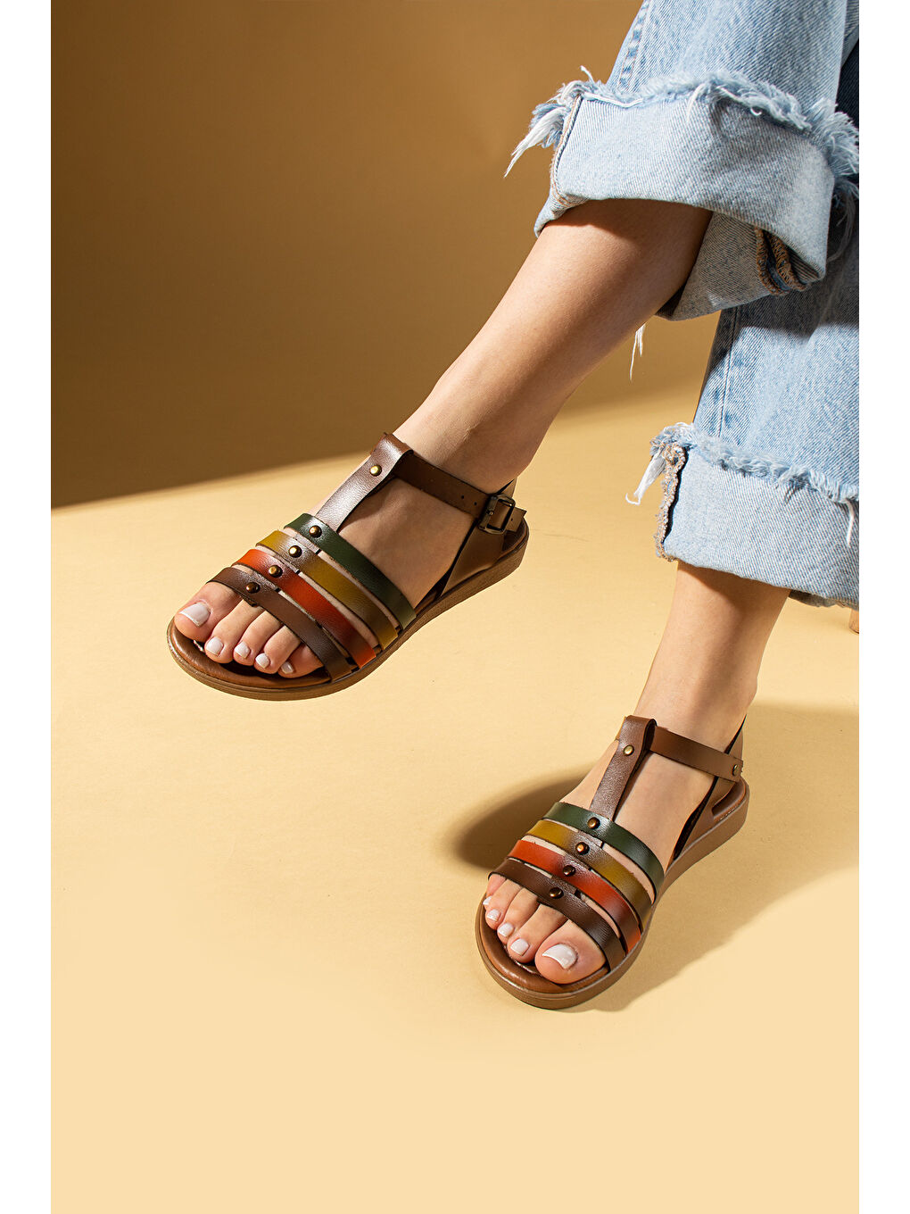 Kahverengi İnce Bantlı Zımba Detaylı Tokalı Kadın Sandalet 51-201-25Garni-1