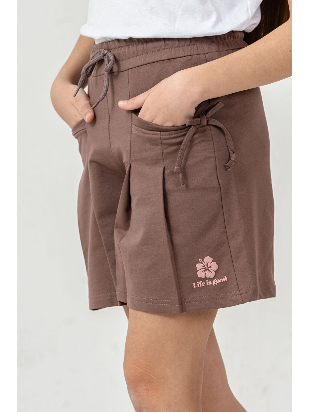 Kahverengi Life İs Good Baskılı Cepler Fiyonklu Kız Çocuk Şort-5