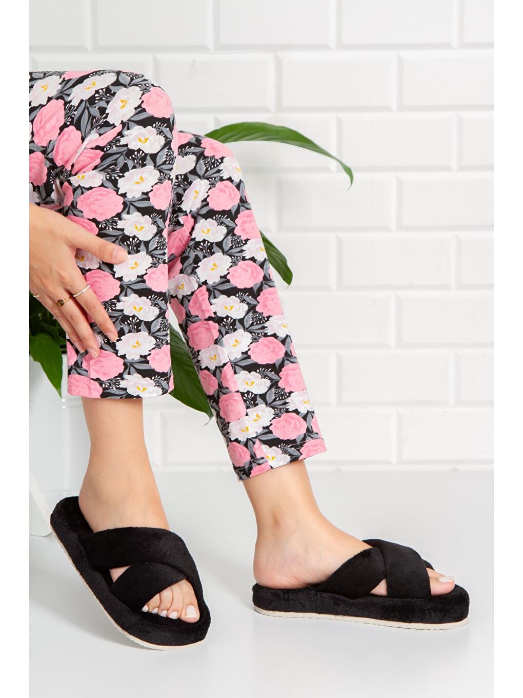 Siyah SMT-02 Çapraz Kadın Ev Terliği Kışlık Yünlü Terlik-3