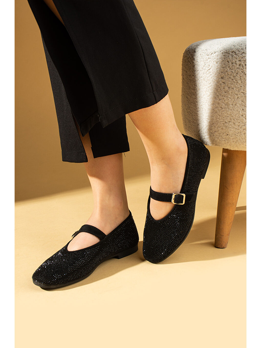 Siyah Parlak Taşlı Tokalı Rahat Taban Kadın Babet 57-51-25Taşlı-1