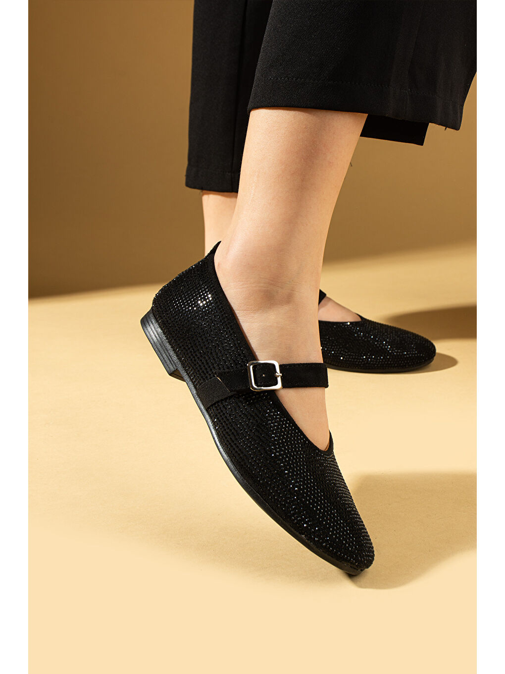 Siyah Parlak Taşlı Tokalı Rahat Taban Kadın Babet 57-51-25Taşlı-2