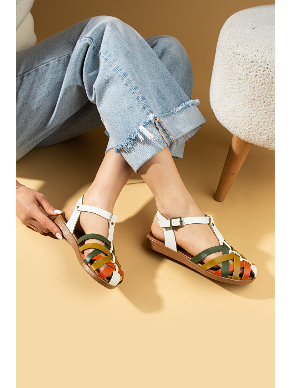 Beyaz Comfort Taban Tokalı Kadın Sandalet 51-825-24Garni-1