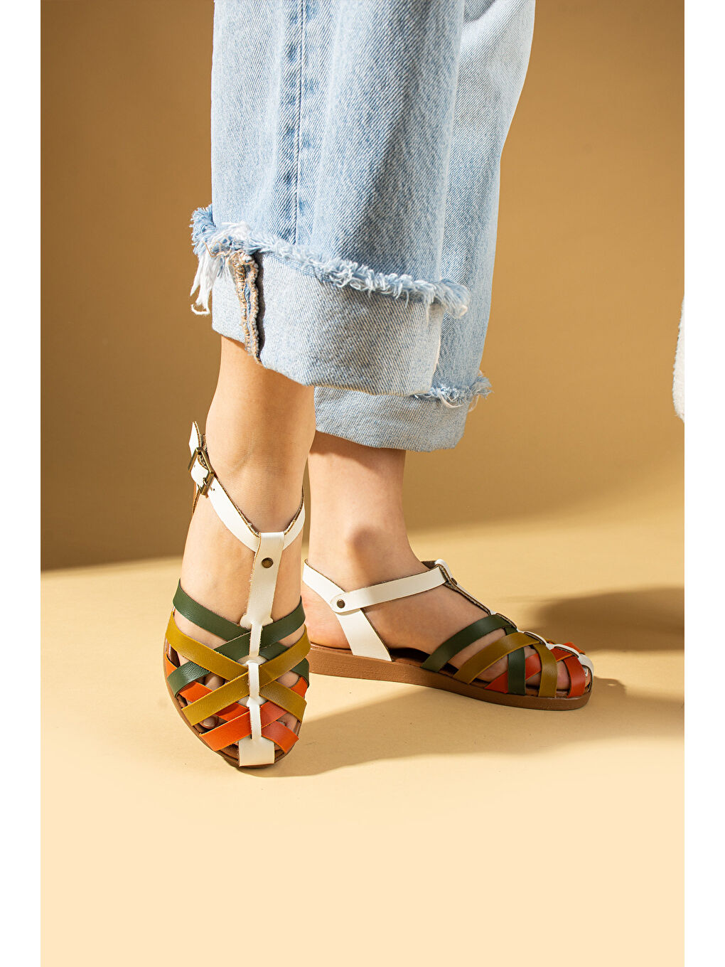 Beyaz Comfort Taban Tokalı Kadın Sandalet 51-825-24Garni-2