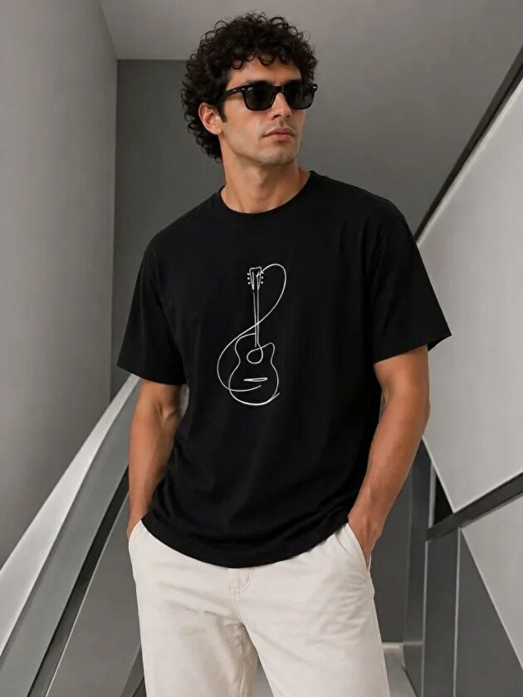 Siyah Erkek Minimal Gitar Baskılı Tişört