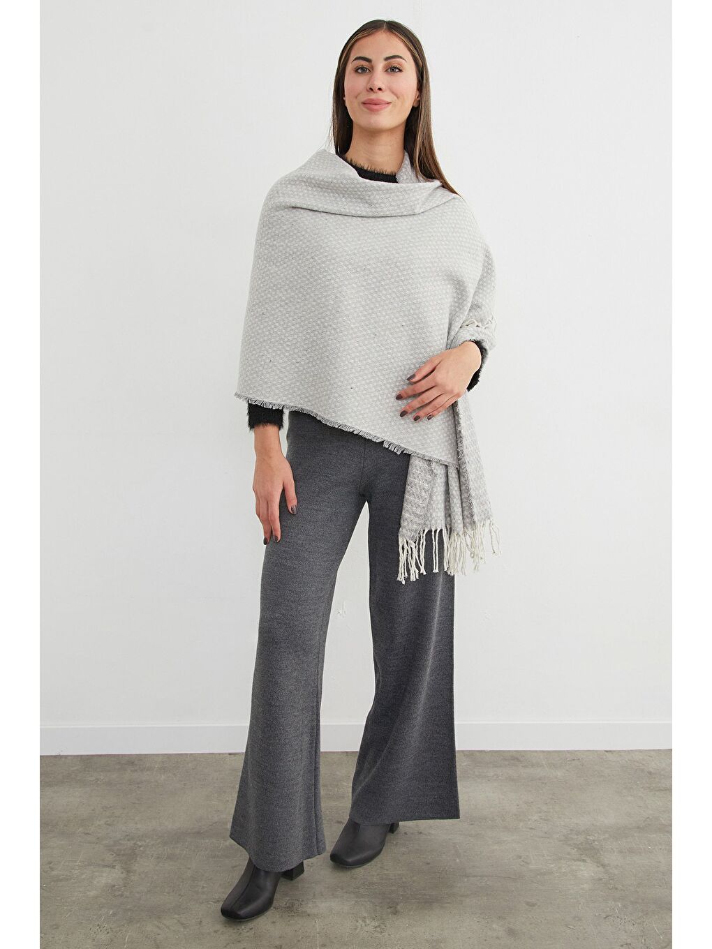 Kadın Gri Kare Desenli Şal-3