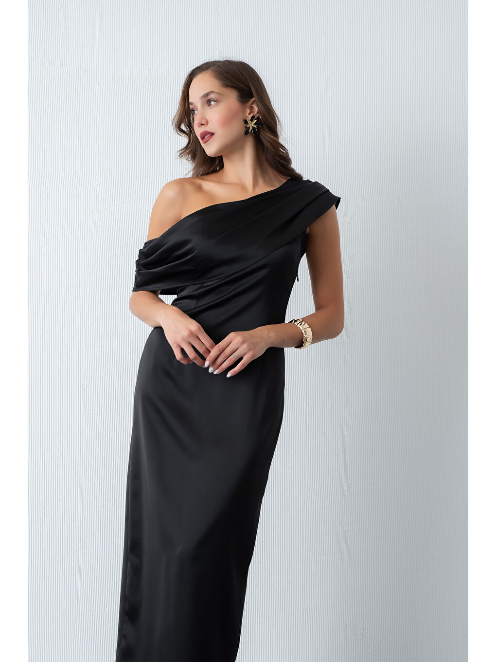 Kadın Siyah Degaje Yaka Saten Elbise-2