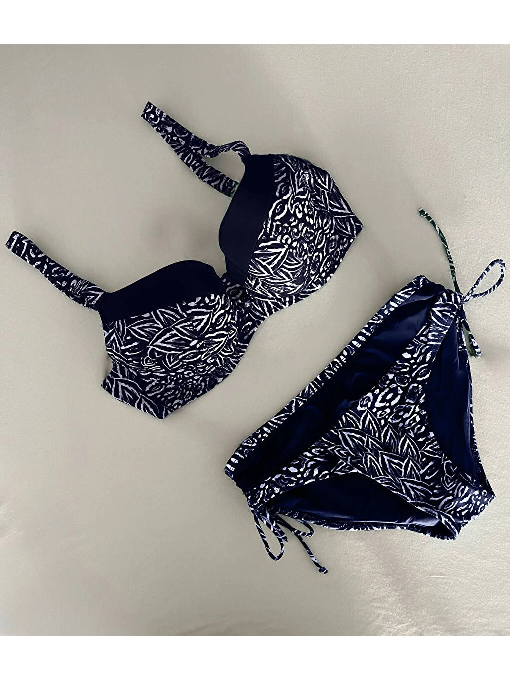 Kadın Lacivert Beyaz Desenli Büyük Beden Astarlı Bikini Takım HZL25S-LC4006