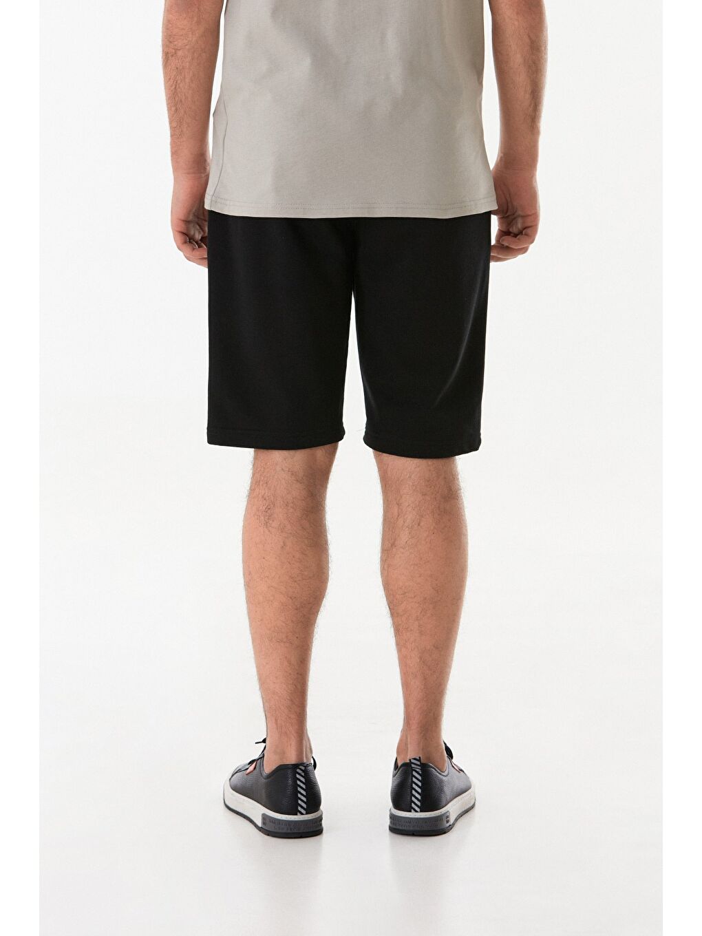 Siyah Beli Bağlamalı Cepli Şort-2