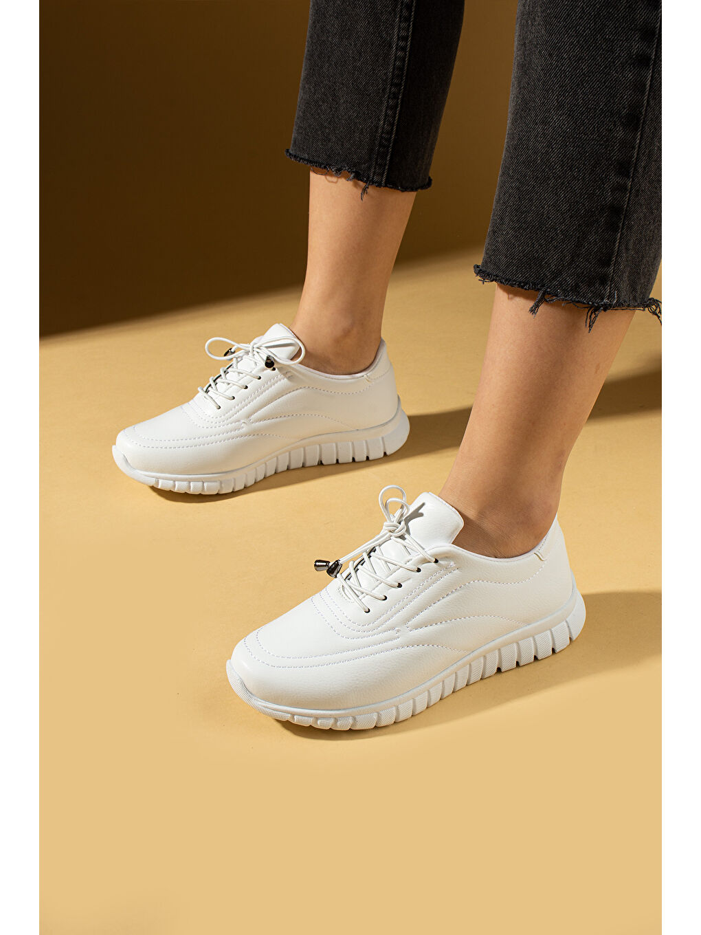 Beyaz Bağcıklı Rahat Taban Kadın Sneaker 59-685-25