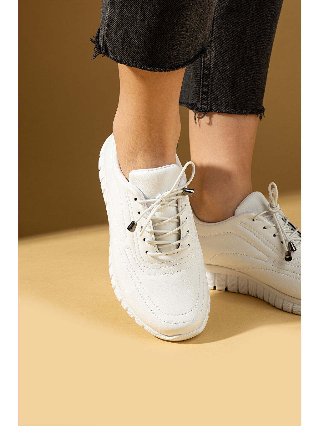 Beyaz Bağcıklı Rahat Taban Kadın Sneaker 59-685-25-1