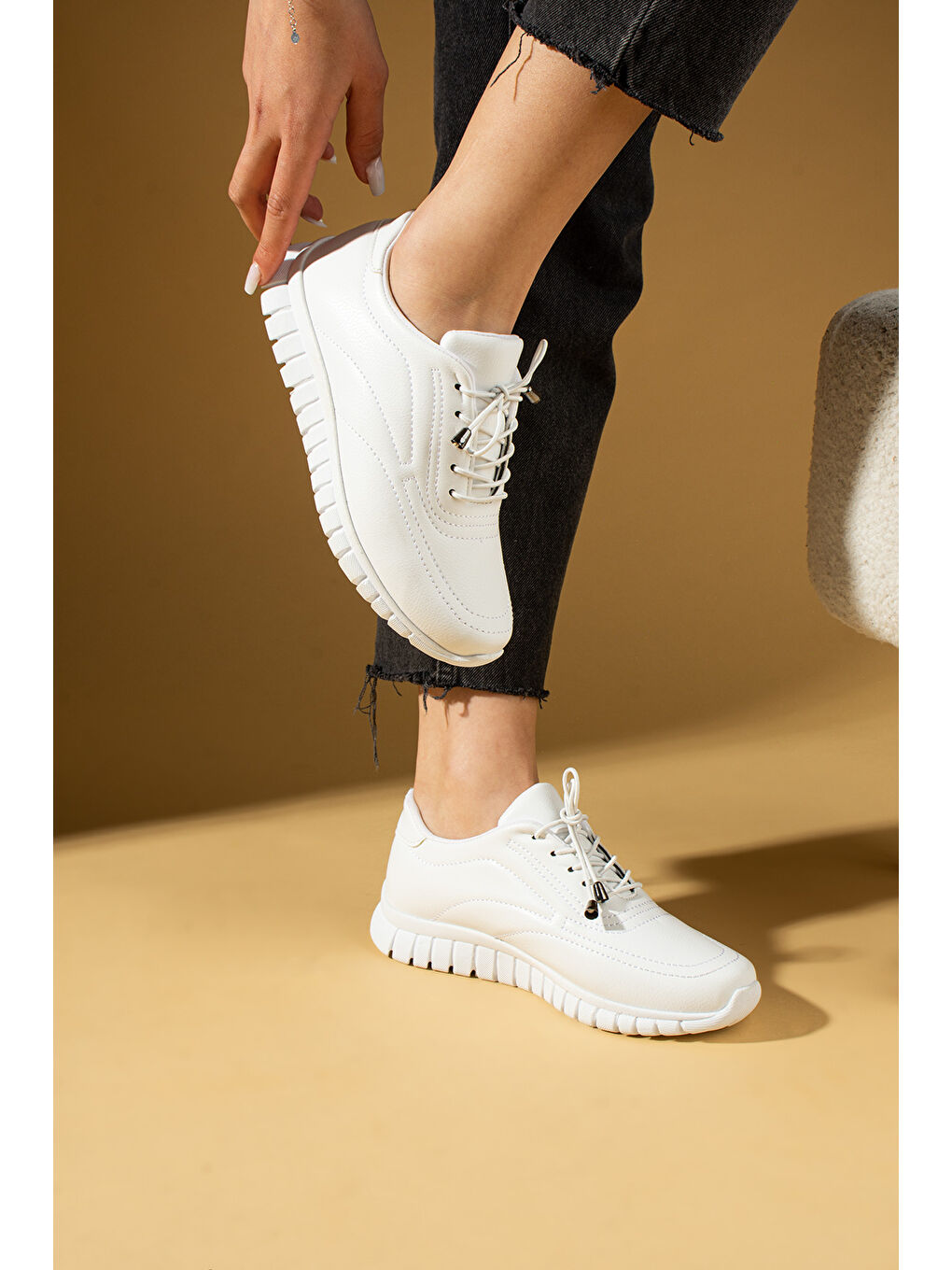 Beyaz Bağcıklı Rahat Taban Kadın Sneaker 59-685-25-2