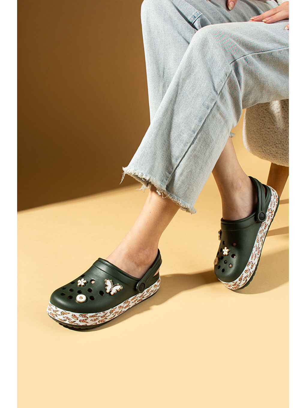 Yeşil Şerit Desenli Rahat Eva Taban Tokalı Kadın Sandalet 011-18-25-1