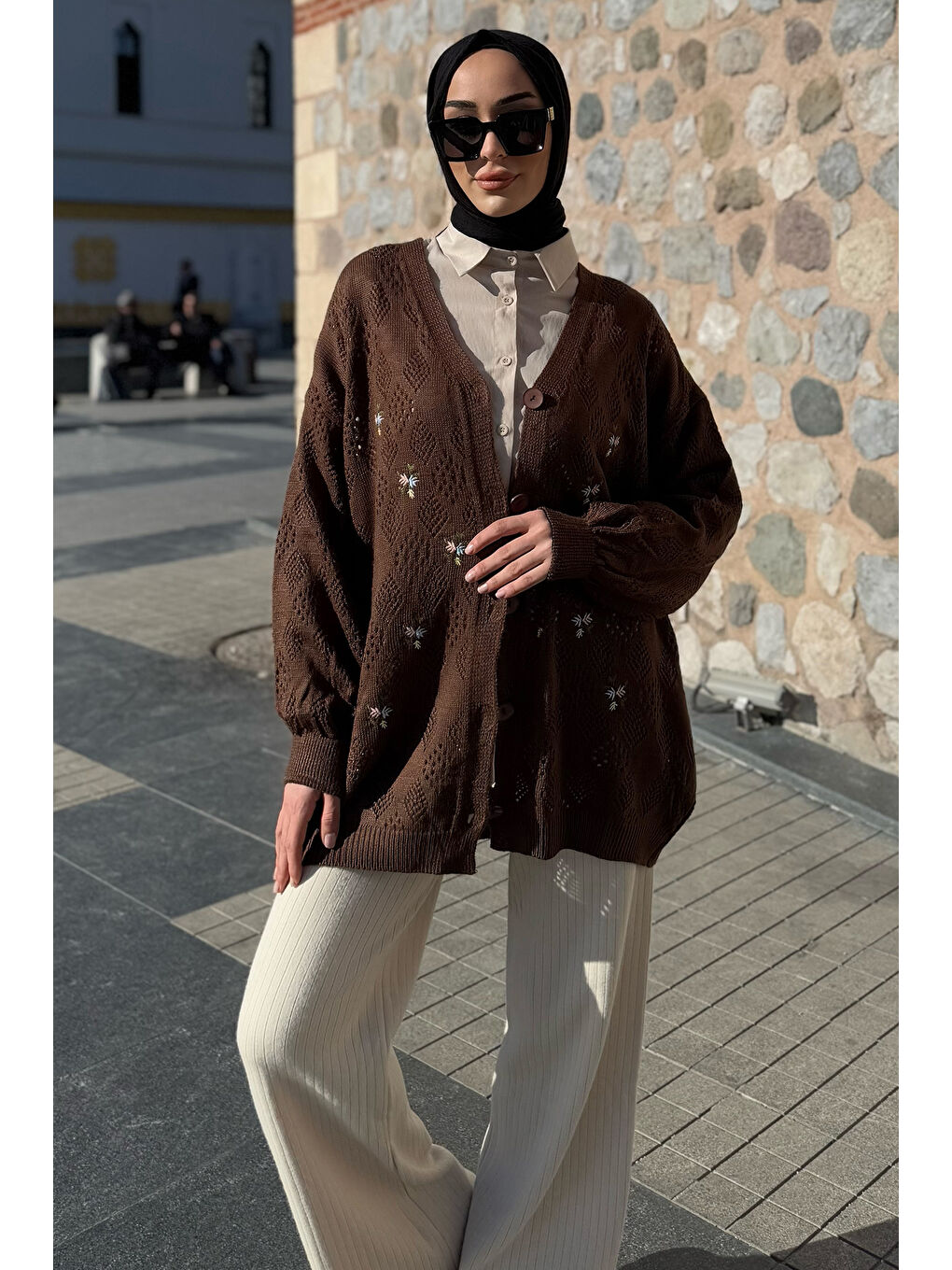 Kahverengi Kadın Nakışlı Tesettür Triko Hırka-1