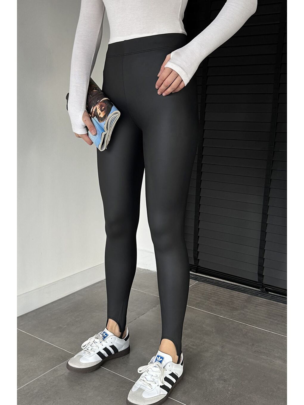 Siyah Kadın Ayaktan Geçmeli Suni Deri Tayt