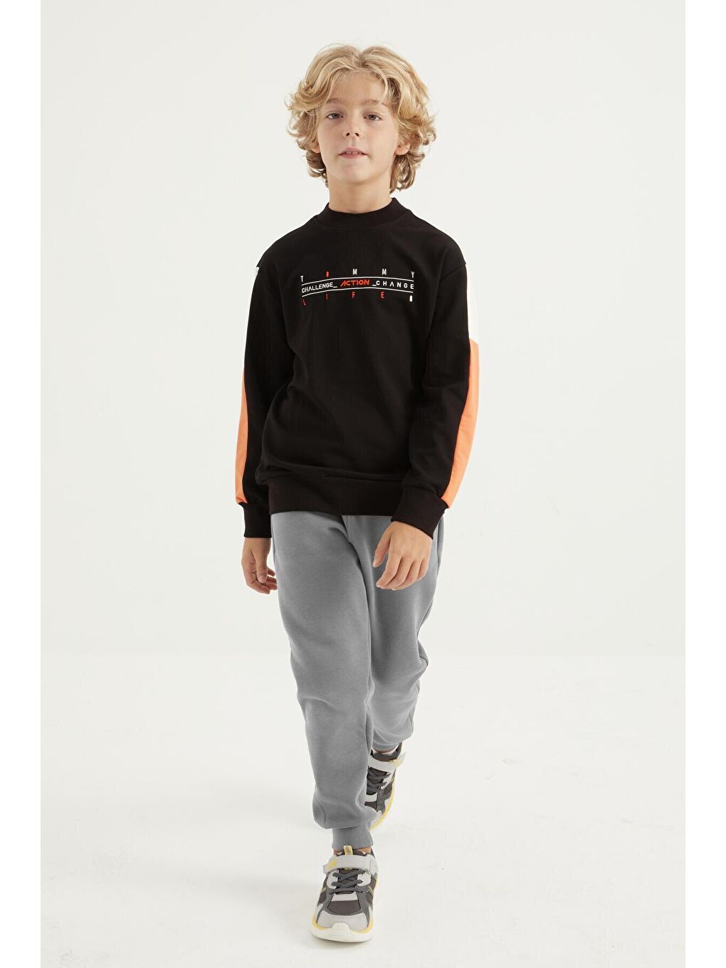 Siyah Yazı Nakışlı Şerit Detaylı Bisiklet Yaka Standart Kalıp Erkek Çocuk Sweatshirt - 11024-2