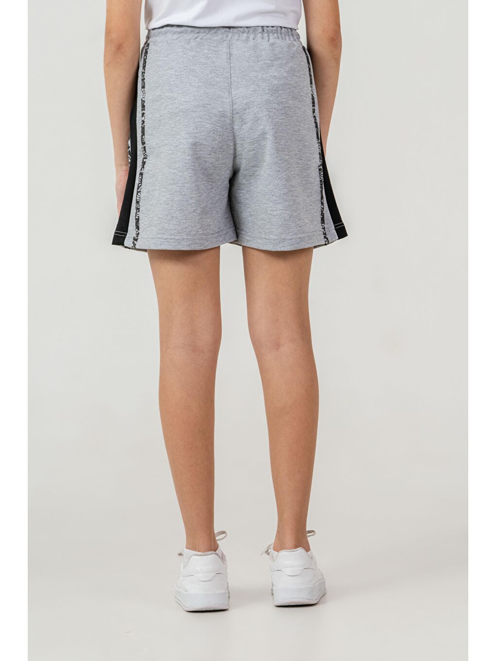 Gri Girl Team Baskılı Yanlar Garnili Kız Çocuk Şort-4