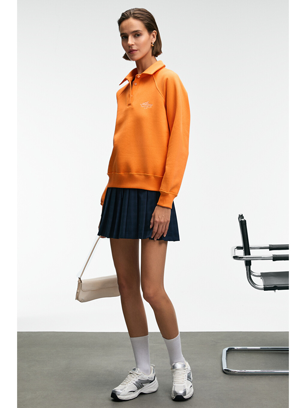 Camırel Kadın Polo Yaka Düğmeli Nakış Detaylı Reglan Kol Comfort Fit Turuncu Sweatshirt-2
