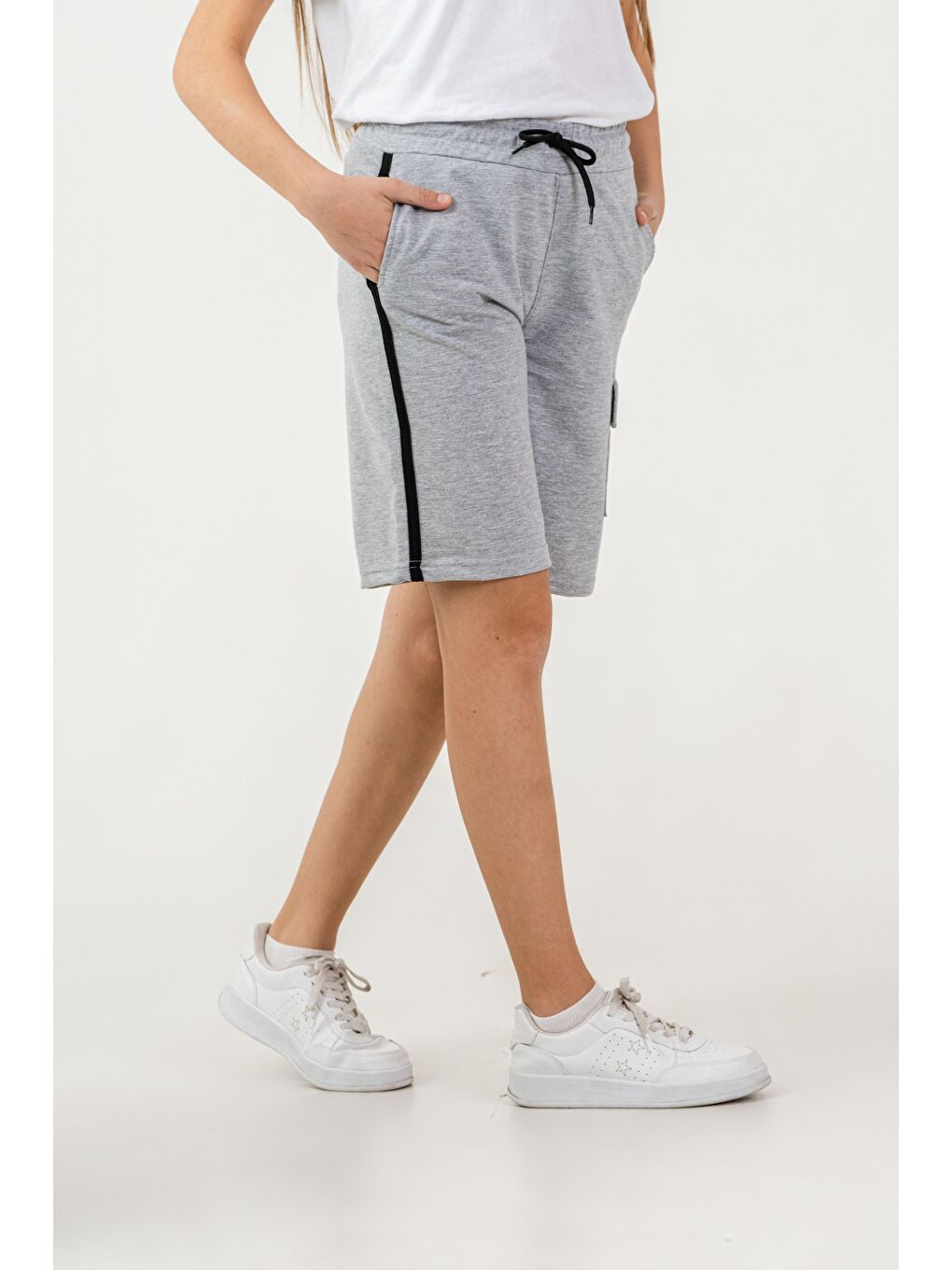 Gri Kargo Cepli Cep Kapağı Baskılı Yanlar Biyeli Kız Çocuk Şort-1