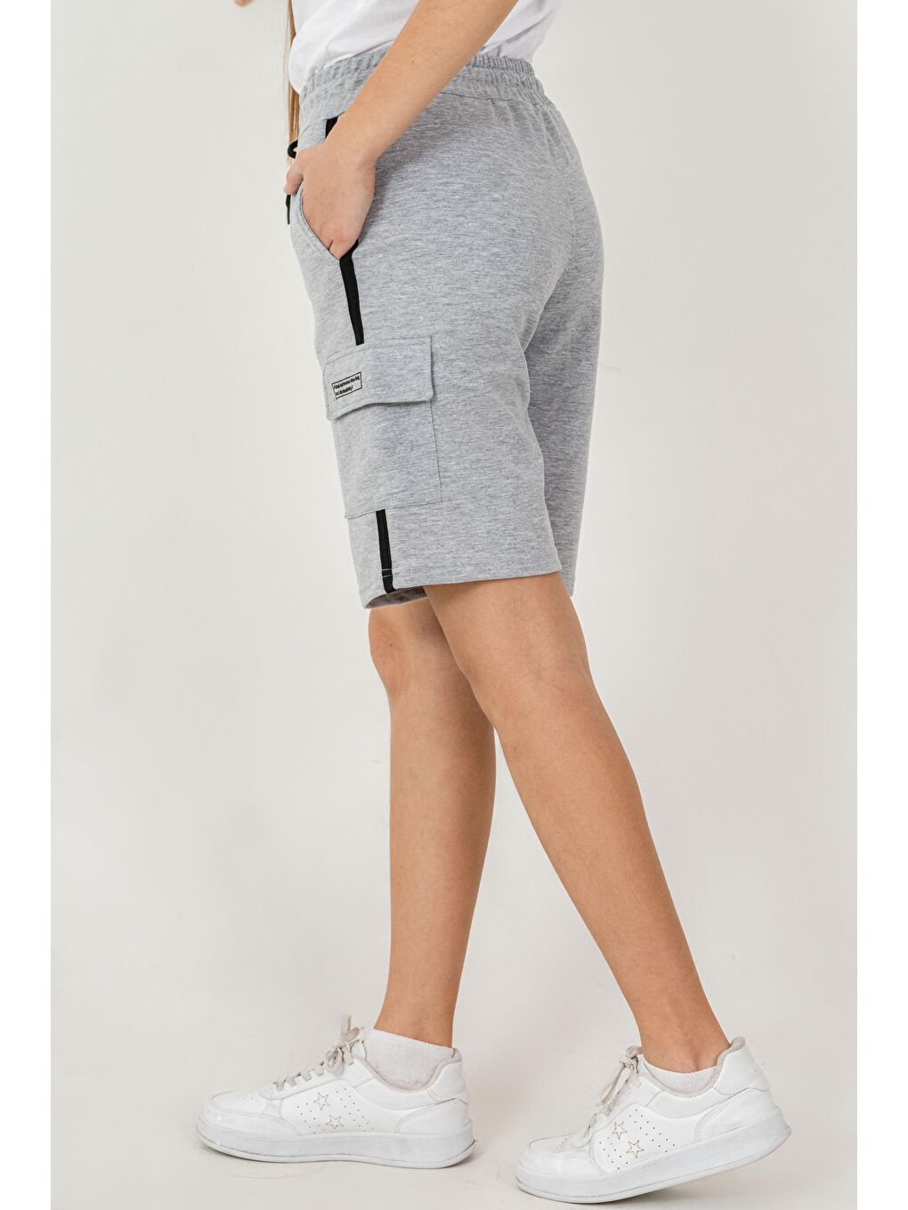 Gri Kargo Cepli Cep Kapağı Baskılı Yanlar Biyeli Kız Çocuk Şort-3