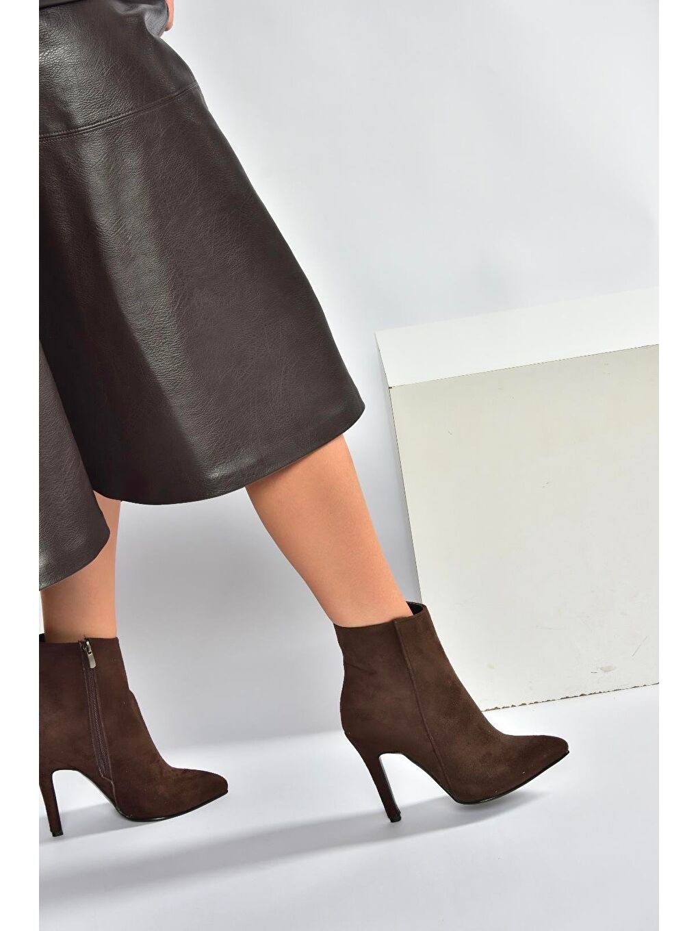 Kahverengi Kadın Bot N372524402-4