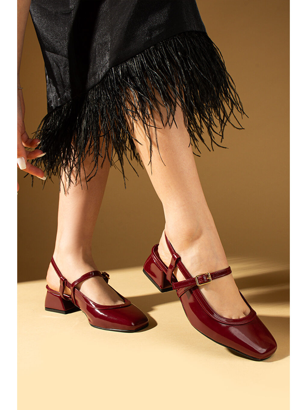 Bordo Küt Burunlu Tokalı Arkası Açık Kadın Topuklu Ayakkabı 53-56-25Rugan-2