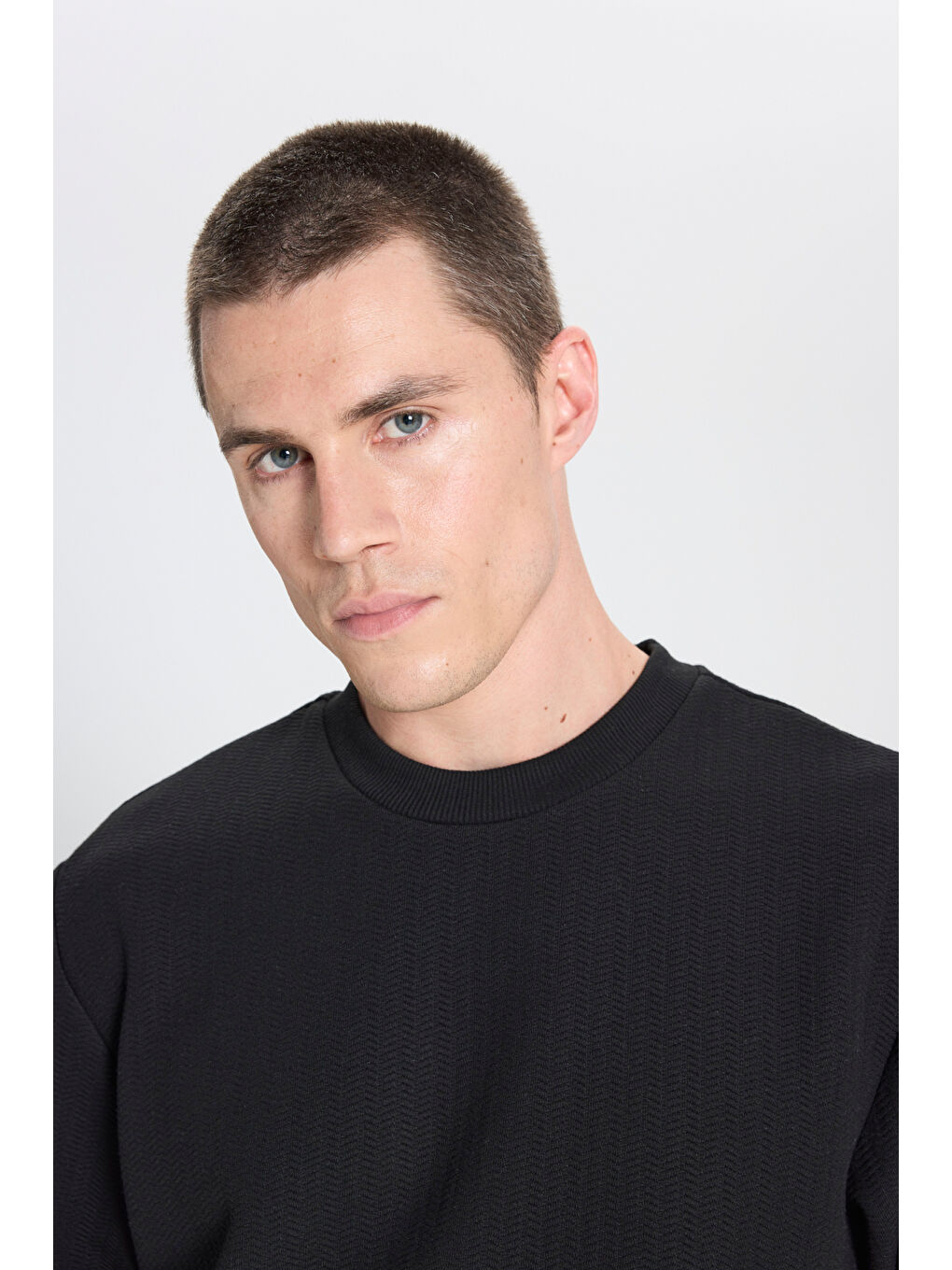 Regular Fit Normal Kesim Bisiklet Yaka Siyah Sweatshirt-3