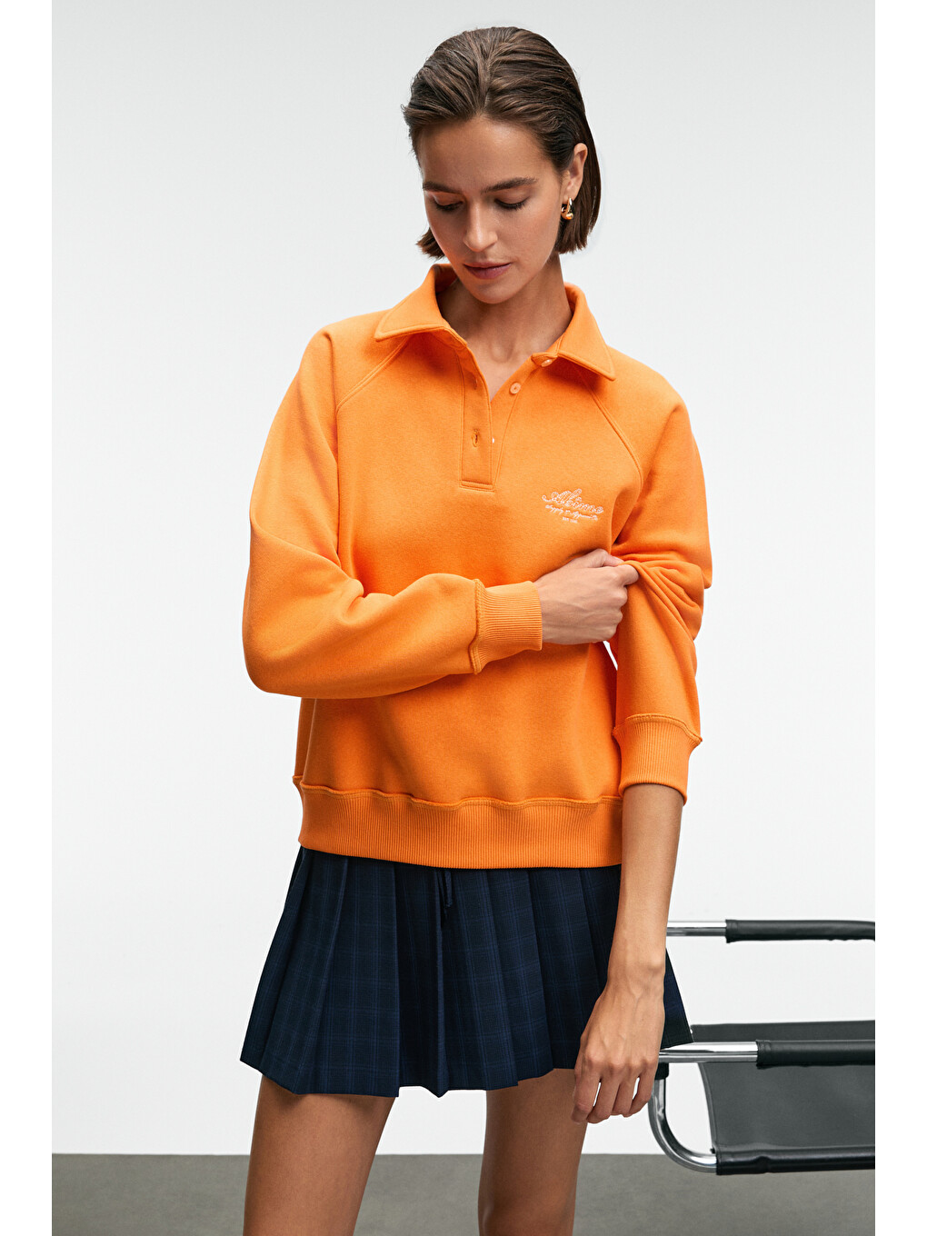Camırel Kadın Polo Yaka Düğmeli Nakış Detaylı Reglan Kol Comfort Fit Turuncu Sweatshirt-4