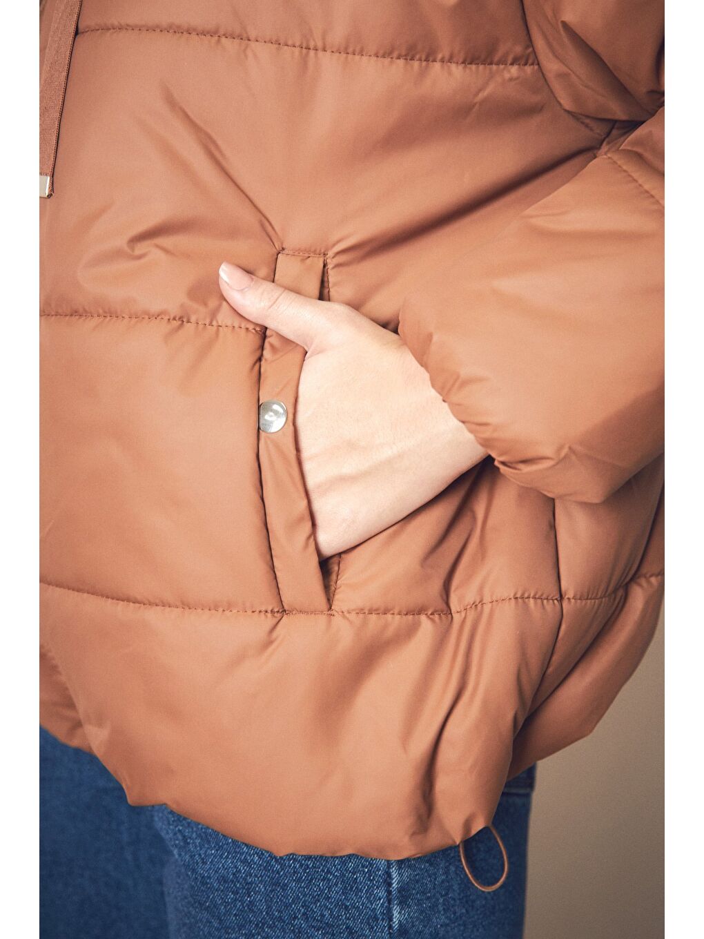 Kahverengi Fermuarlı Beli Stoperli Kapüşonlu Mont-2