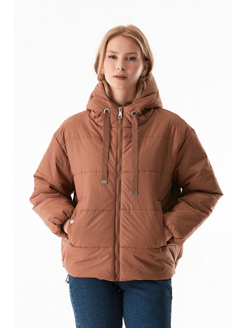 Kahverengi Fermuarlı Beli Stoperli Kapüşonlu Mont-4