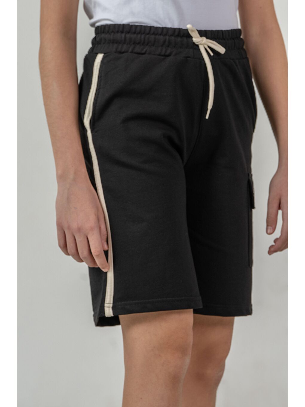 Siyah Kargo Cepli Cep Kapağı Baskılı Yanlar Biyeli Kız Çocuk Şort-2