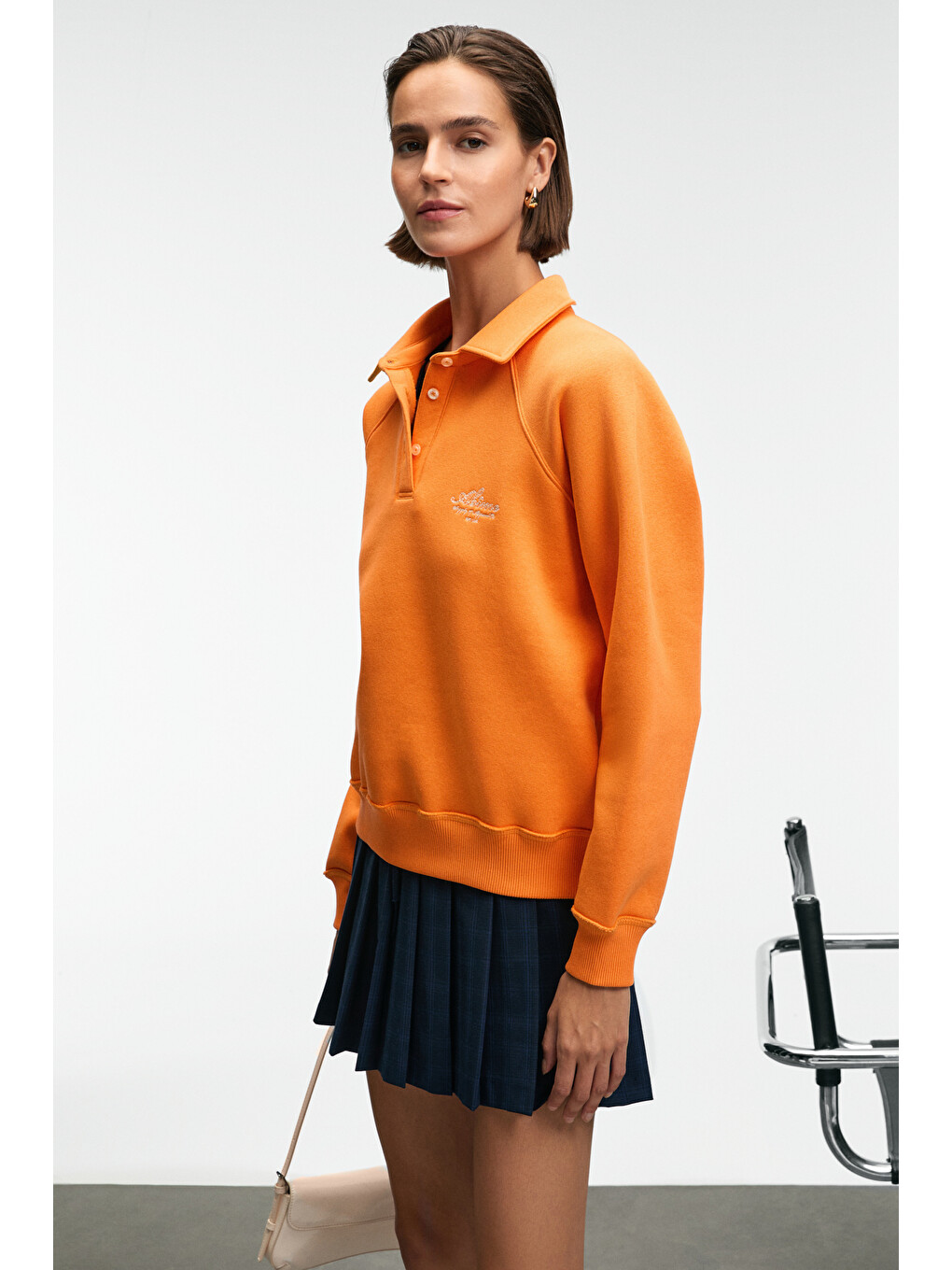 Camırel Kadın Polo Yaka Düğmeli Nakış Detaylı Reglan Kol Comfort Fit Turuncu Sweatshirt-5