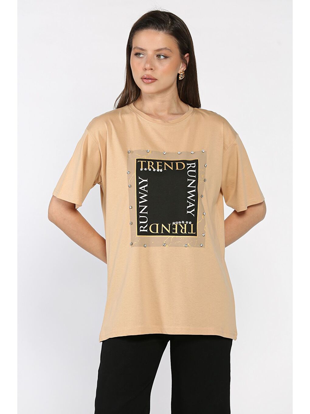 Bej Kadın Bisiklet Yaka Baskılı Taşlı Tişört-1