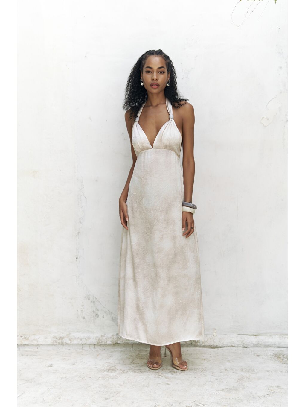 Bahirfiyon Bağlamalı Boncuk Detaylı Bej Uzun Elbise-1