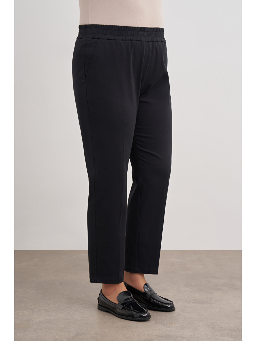 Siyah Beli Lastikli Dokuma Pantolon-3