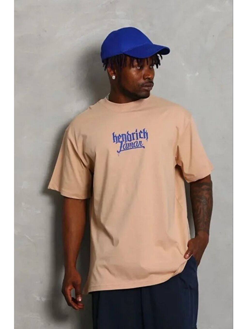 Bej Kısa Kol Bisiklet Yaka Baskılı Tişört