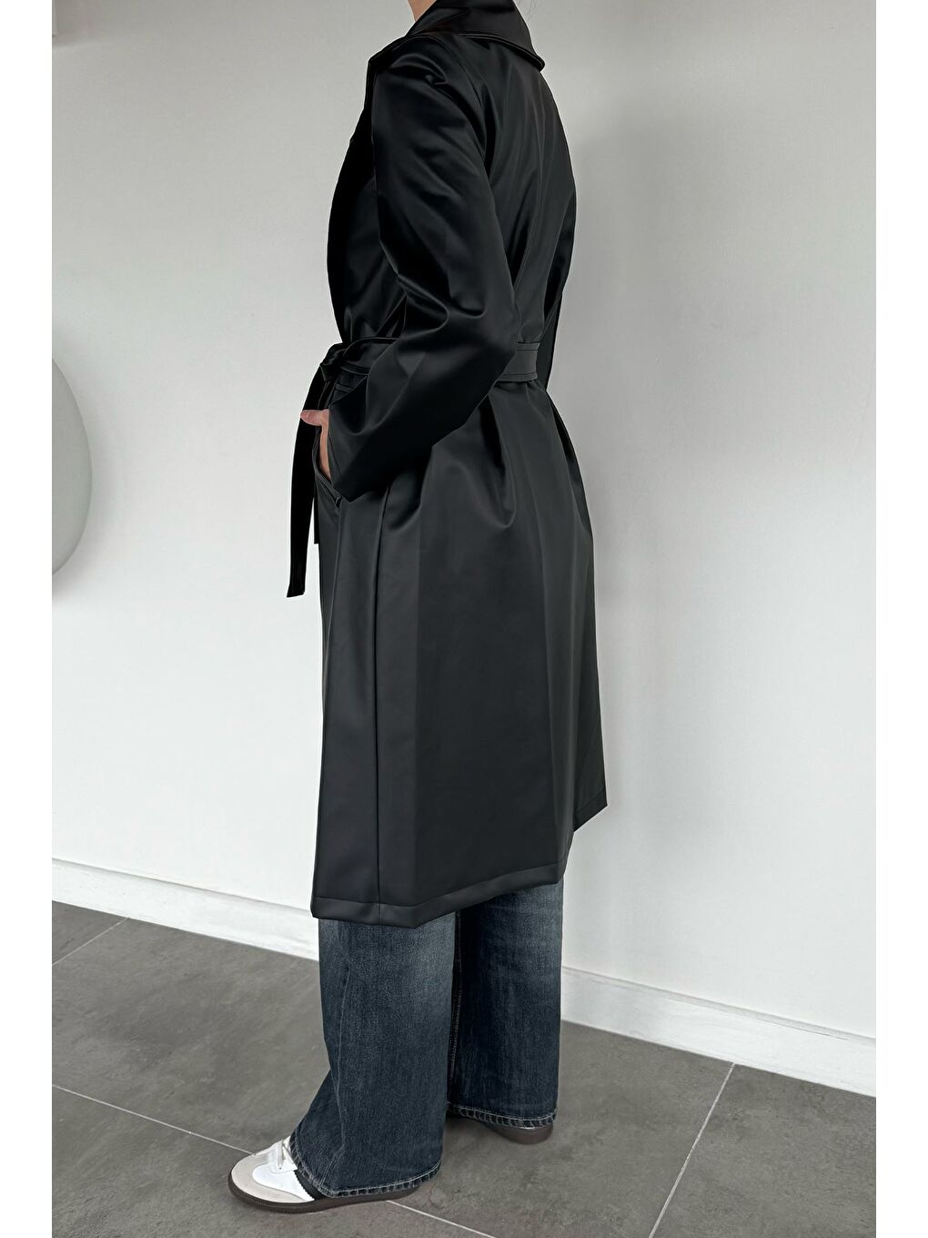 Siyah Kadın Çift Cepli Bel Kuşaklı Astarlı Suni Deri Trençkot-3