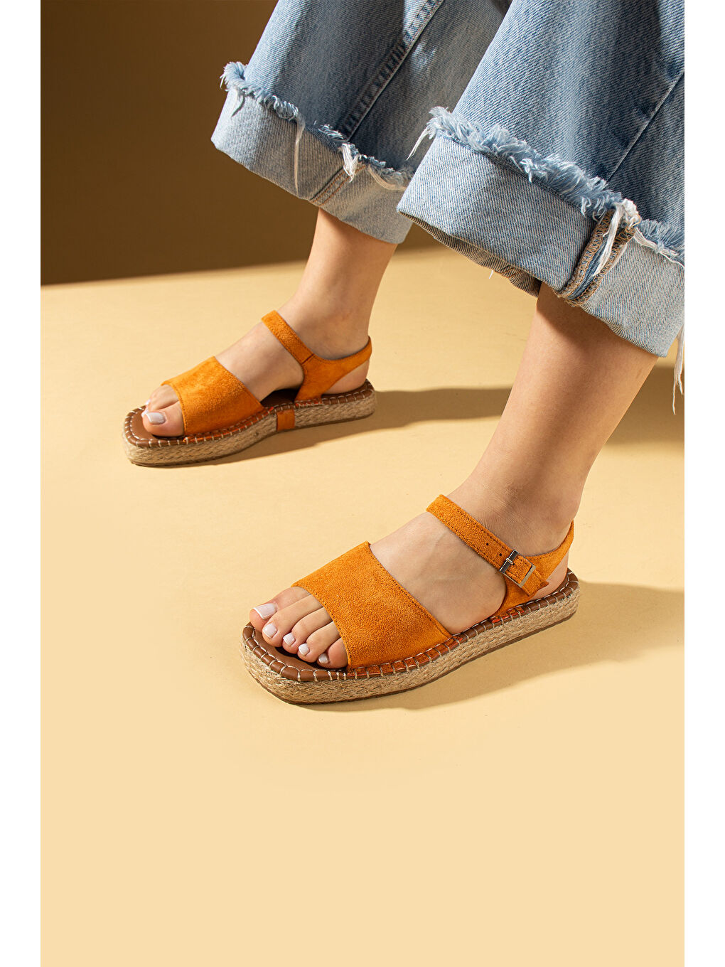 Turuncu Kalın Bantlı Hasır Taban Tokalı Kadın Sandalet 016-022-25Süet-1