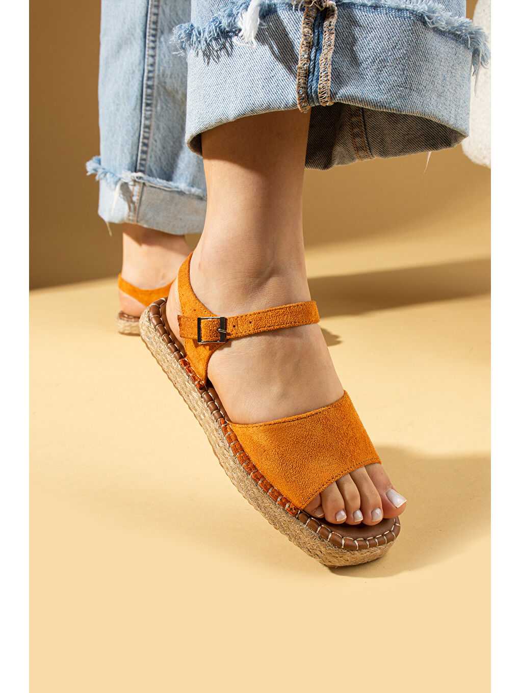 Turuncu Kalın Bantlı Hasır Taban Tokalı Kadın Sandalet 016-022-25Süet-2