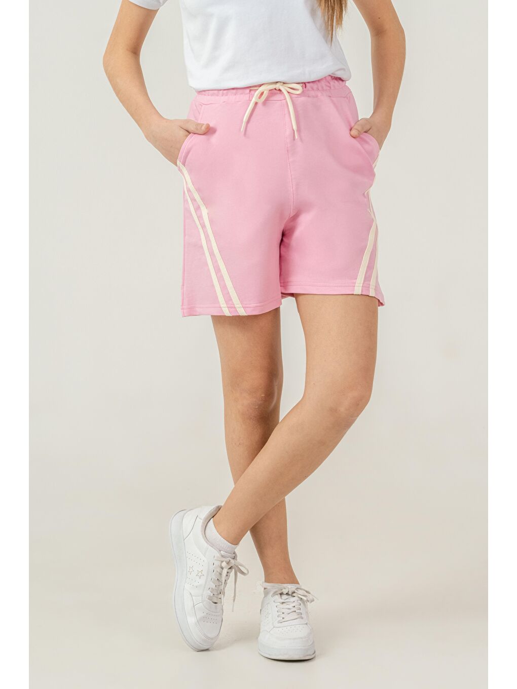 Pembe Yanlar Çift Şerit Biyeli Kız Çocuk Şort-1